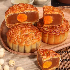 陶陶居中秋蛋黄红莲蓉720g传统糕点烘焙蛋黄莲蓉月餅酥皮新款月饼